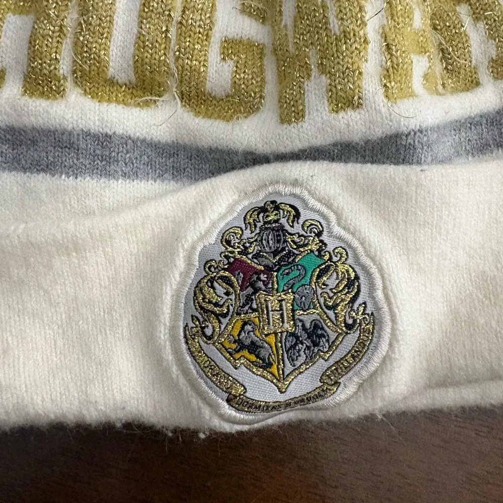 Hogwarts Harry Potter Kids Pom-Pom Hat in White and Gold fall winter